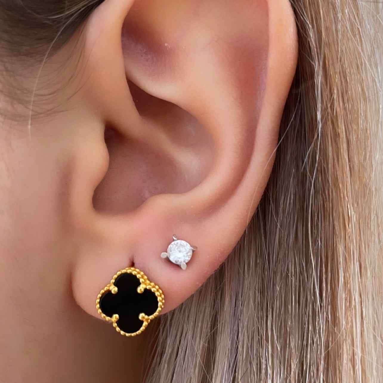 21k Black Van Cleef Clip Earrings